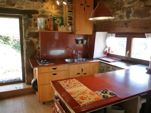 Entrada a casa y la cocina